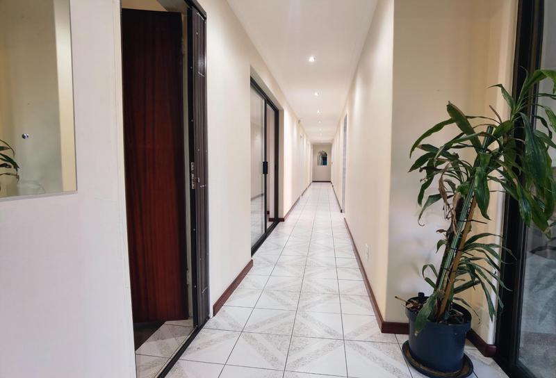 6 Bedroom Property for Sale in Cravenby Western Cape